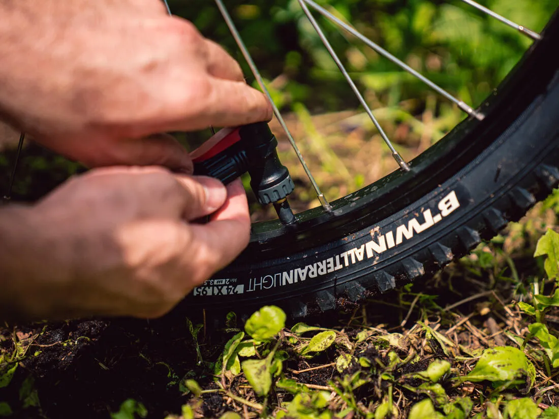 Bomba de aire pie bicicleta Btwin 500